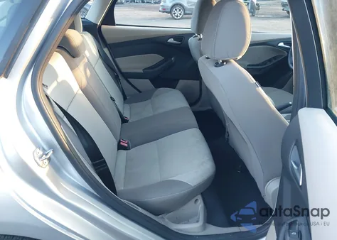 2014 Ford Focus Se z USA, uszkodzony, nr VIN 1FADP3K24EL378802